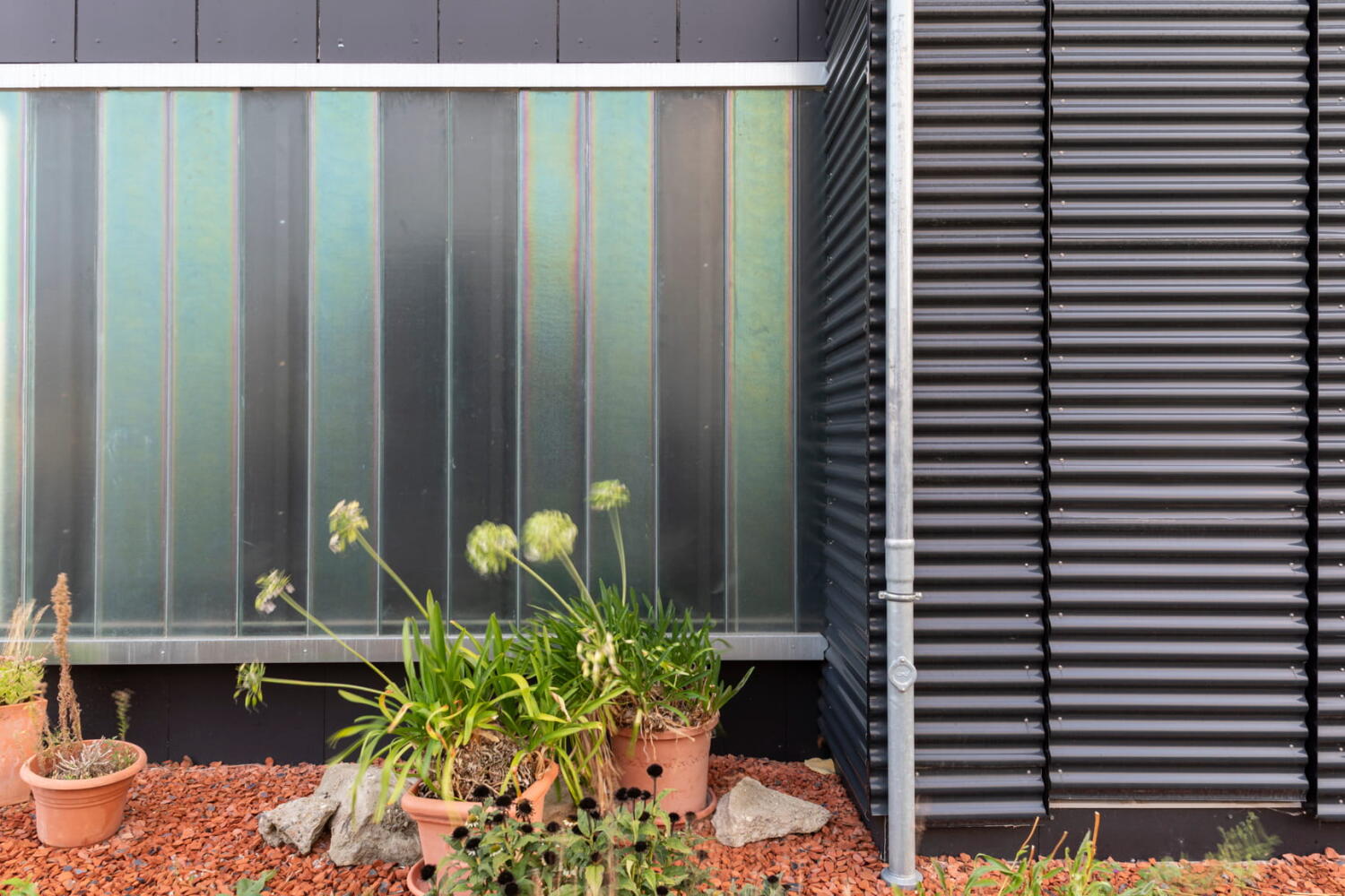 Detail of the facade of the recycling house focuses on recyclable building products. Cityförster architecture + urbanism in Hanover.