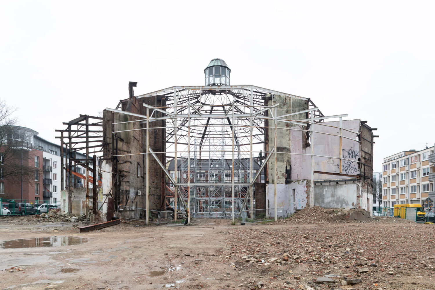 Steel structure of the front view of the Schiller opera in Hamburg.