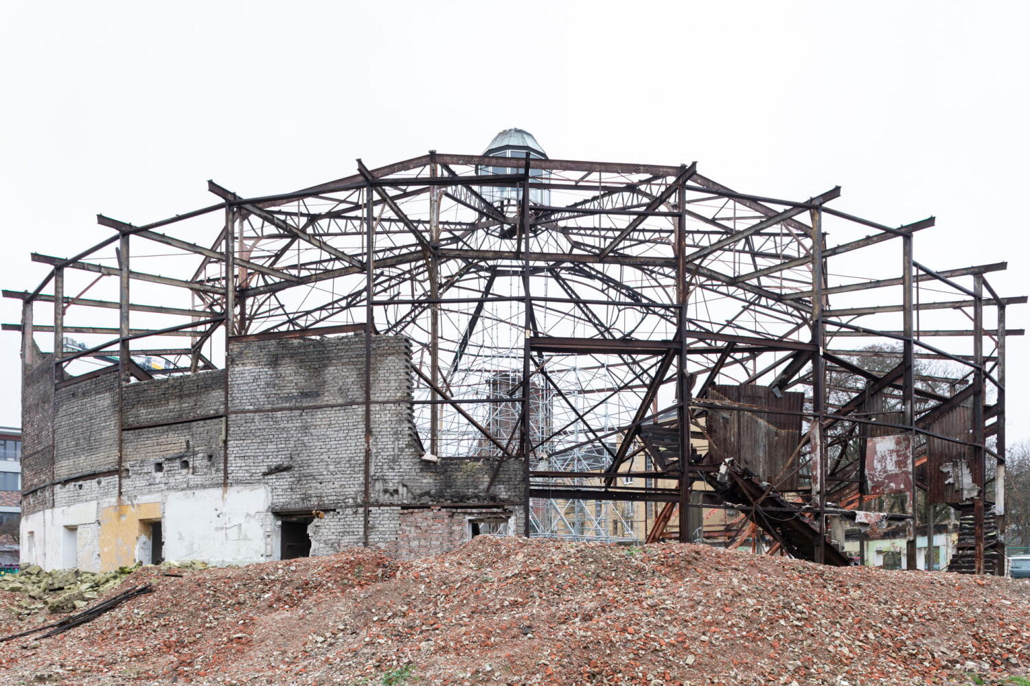 Steel structure of the front view of the Schiller opera in Hamburg.