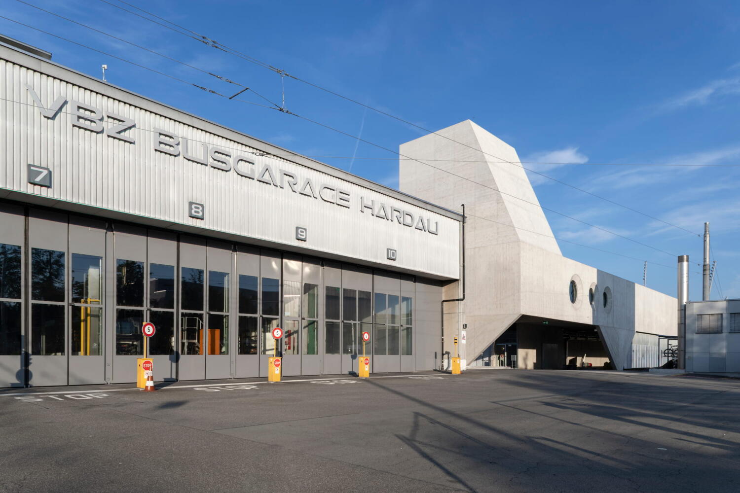 Side view of the exit and tower of the VBZ bus garage by Ernst & Humbel Architects in Zurich Hardau.